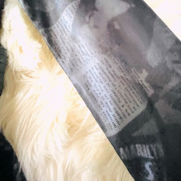 Very Unique Marilyn Trench Coat - Picture 8 of 16